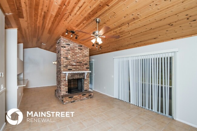 Photo - 524 Commodore Ave NW