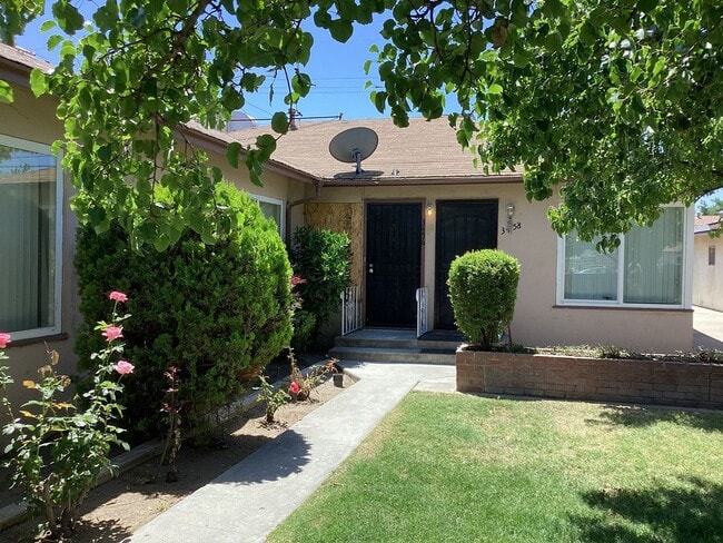 Building Photo - 3452 - 3458 E. Clinton Ave Fresno Unit 3456 Rental