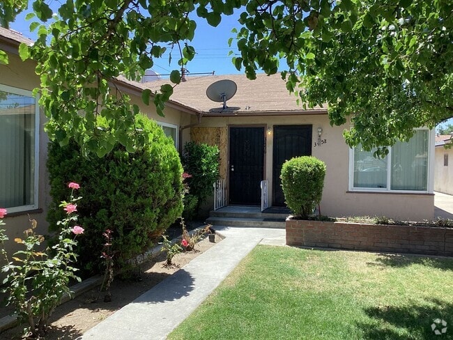 Building Photo - 3452 - 3458 E. Clinton Ave Fresno Unit 3456 Rental