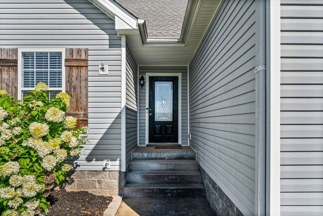 Photo - Pet Friendly Three Bedroom!