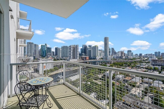 Photo - 10 SW South River Dr Unit PHI11