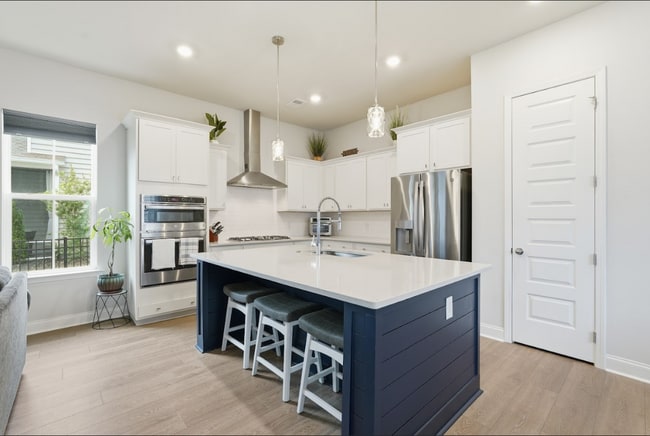 Photo - 188 Hawthorn Ln