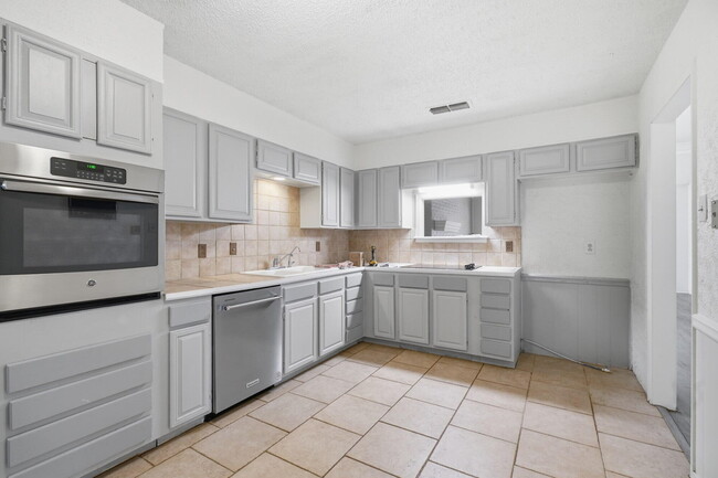 Photo - 7909 Albany Ave