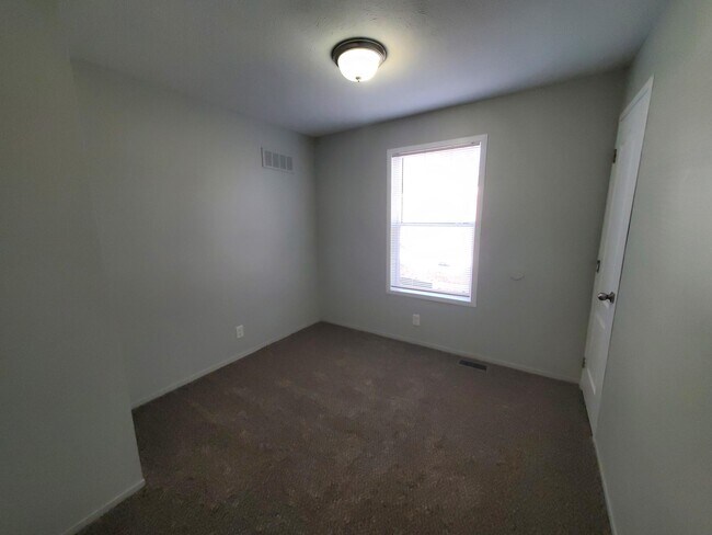 Photo - 8 Bluebird Hill Dr