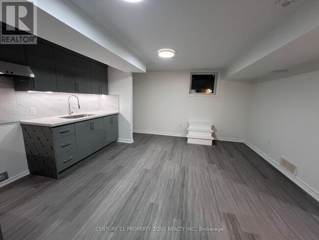 Photo - 7747 Hanniwell St
