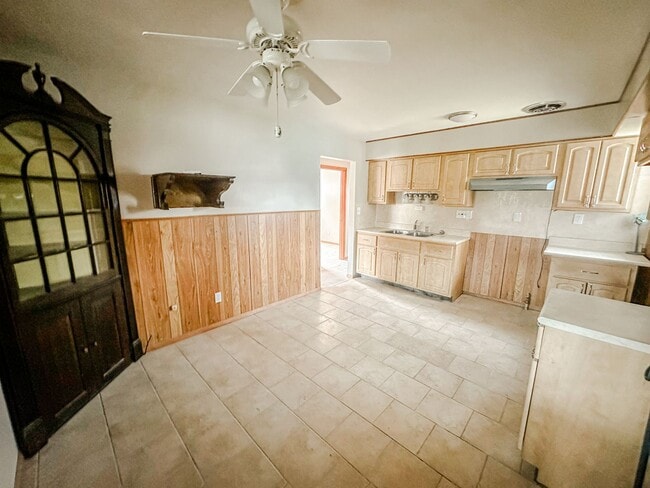 Photo - Amazing three bedroom 1 1/2 bathroom home, fenced in yard, extra storage, many updates!