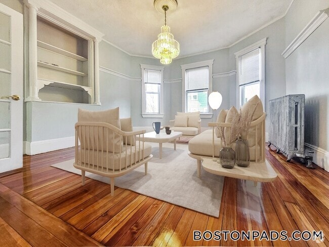 Building Photo - 110 Howland St Rental