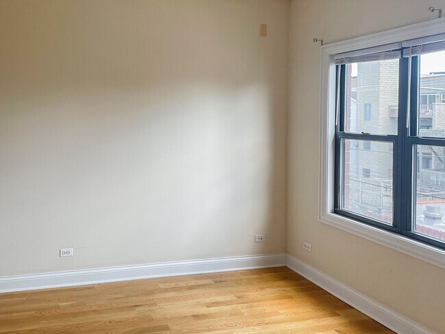 Photo - 3231 N Kenmore Ave Unidad 3