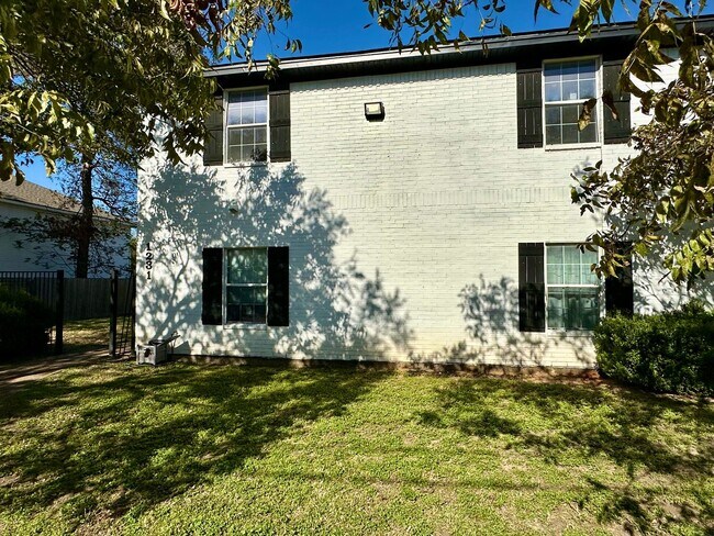 1231 Wood Ave Unit B
