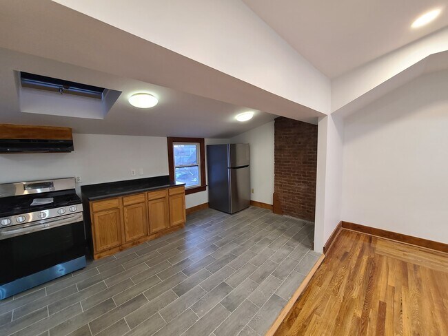 Photo - 426 George St Unit 3