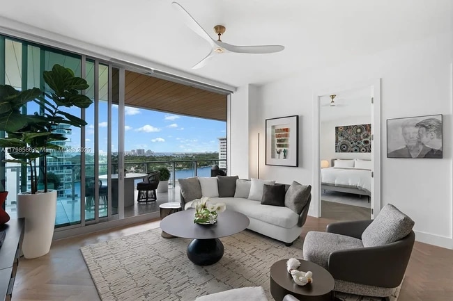 Building Photo - 5775 Collins Ave Unit APT 1005
