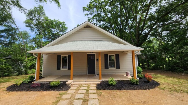 Building Photo - Hardwood floors and front porch Rental