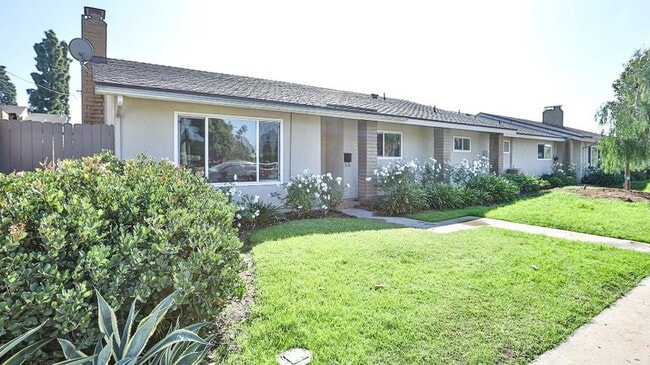 Photo - 12700 Newport Ave Unidad 3