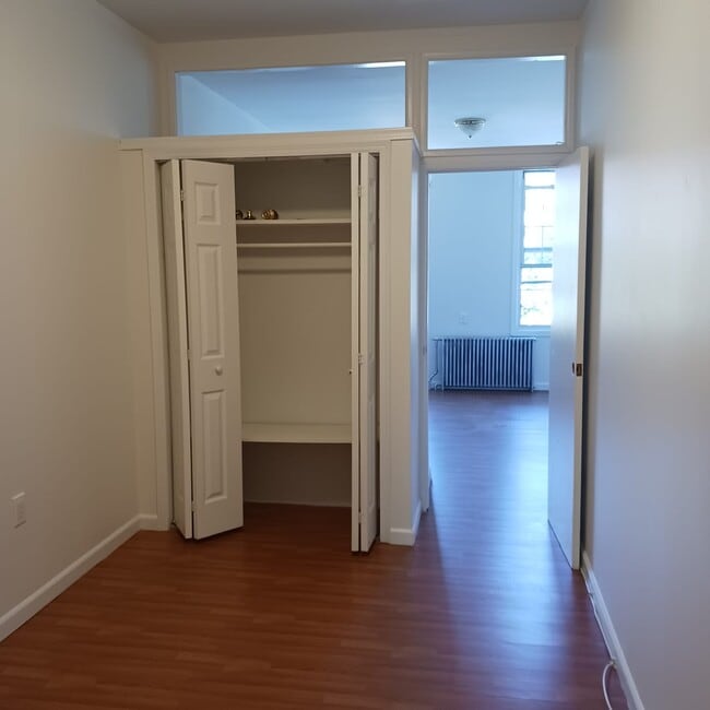 Building Photo - 456 Grandview Ave Unit 2R Rental