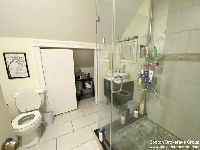 Photo - Super Renovated Apt Near NEU!  Laundry in Unit, Spacious and Sunny!