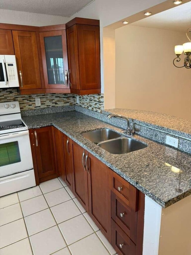 Photo - 8610 N Sherman Cir Unidad 508