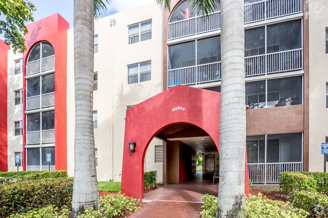 Lago Club Apartments