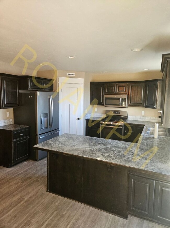 713 Kelli Ln