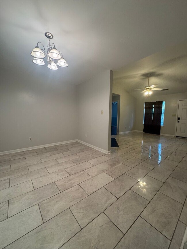 Photo - 95 Hampton Oaks Dr