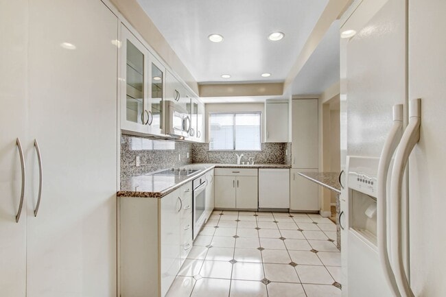 Photo - Spacious & Bright 3BR Condo with Bonus Room, Secured Parking & Hollywood History! Unit 406