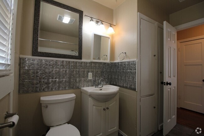 Building Photo - 2317 32nd St Rental