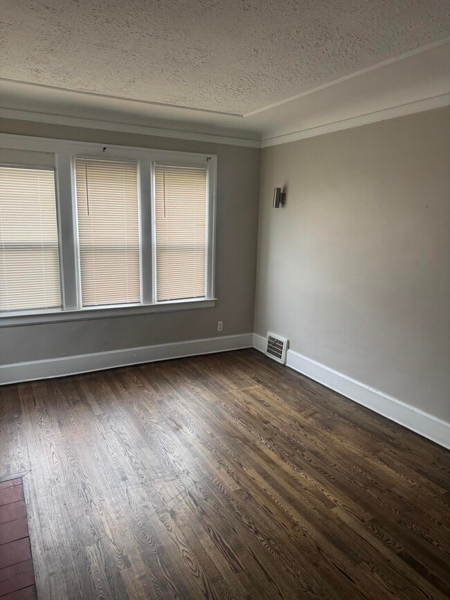 Photo - 15940 Hackett St