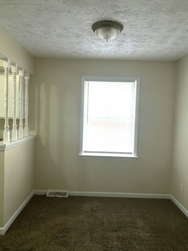 Photo - 481 Woodview Dr