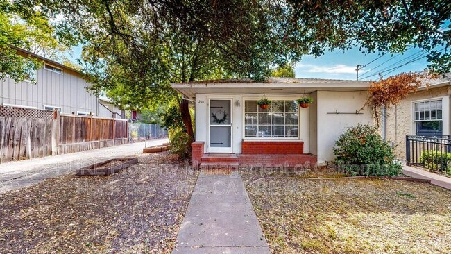 Building Photo - 210 Ridgway Ave Rental