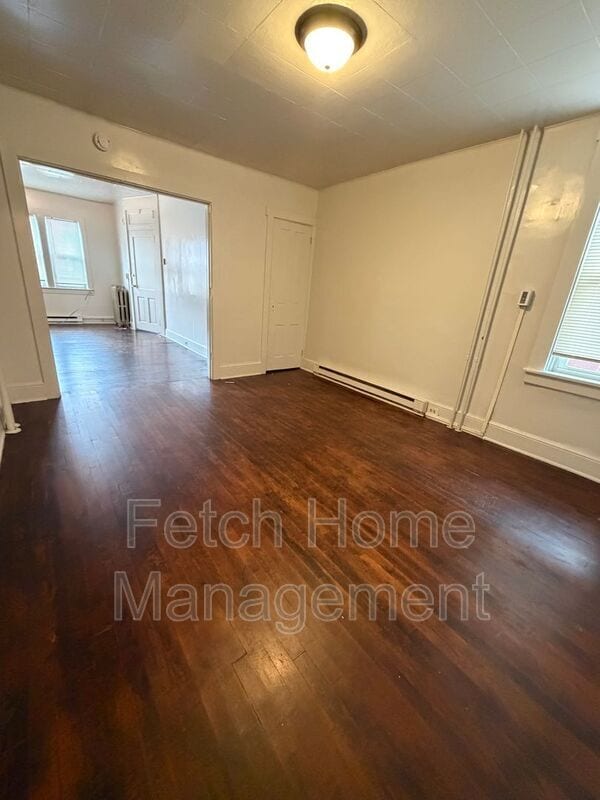 Photo - 422 W King St