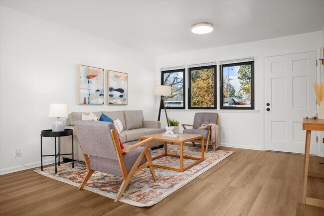 Photo - 1305 9th St W