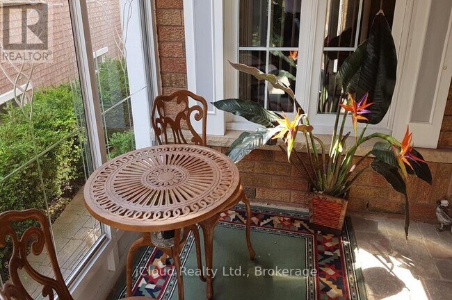 Photo - 5506 Woodchase Crescent