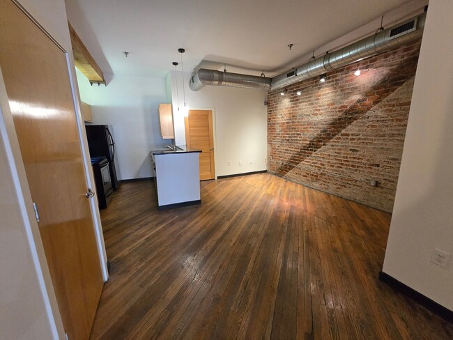 Photo - 1318 W Broad St Unidad 208