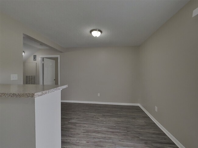 Photo - 3210 Kelling St