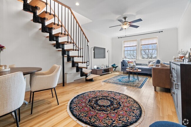 Building Photo - 1496 Beacon St Unit 6 Rental