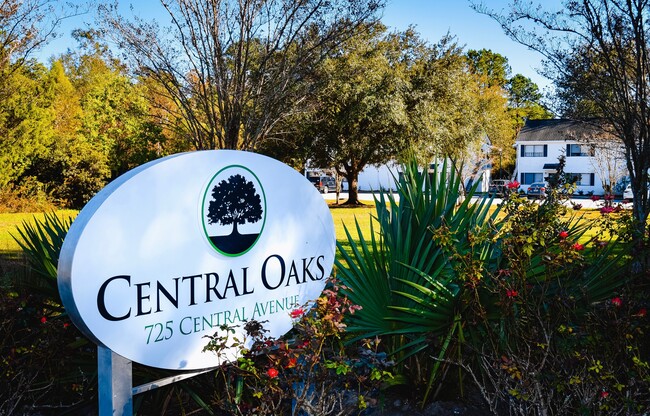 Central Oaks Apartments - Central Oaks Apartments