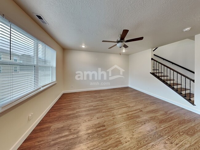 Photo - 2364 Surry Way