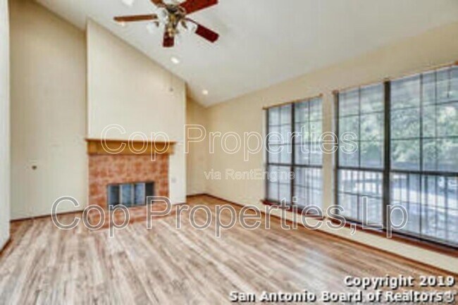 8633 Datapoint Dr Unidad 210