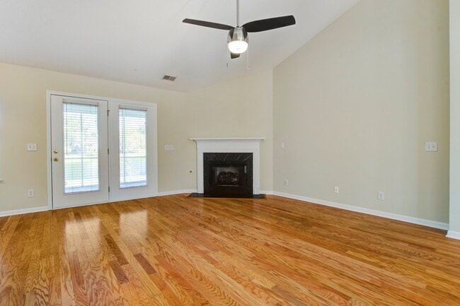 Photo - 454 Hainesworth Dr