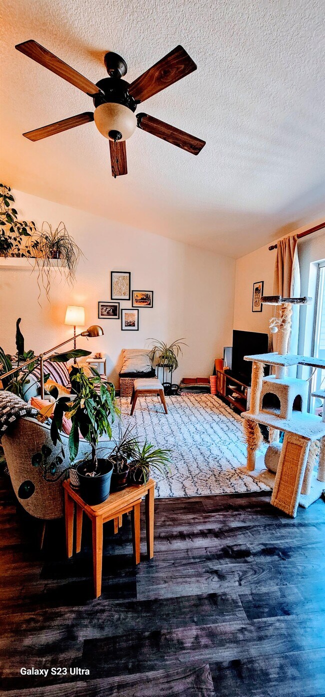 Photo - 111 E Oak Ave