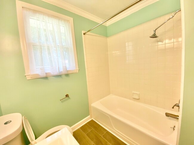 baño completo #2 - 718 Harding Pl
