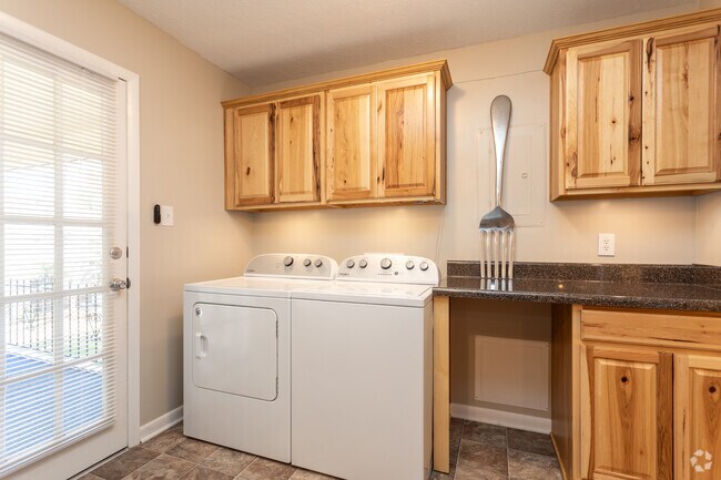 3BR, 2BA - 1,355SF - Laundry