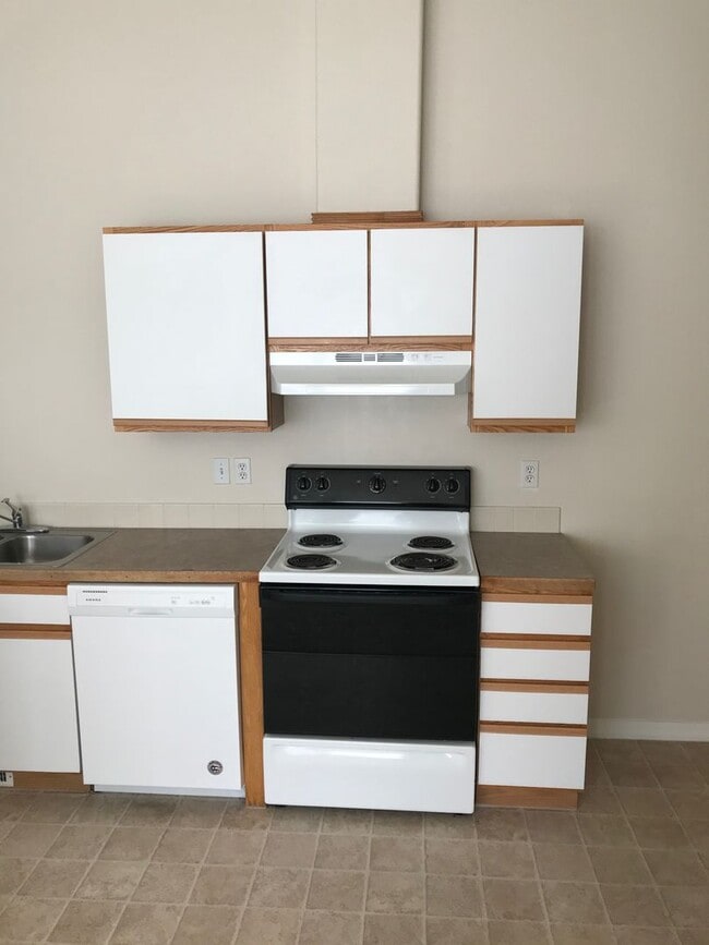 Photo - Holly St. - 1112/1114 Unit 1114
