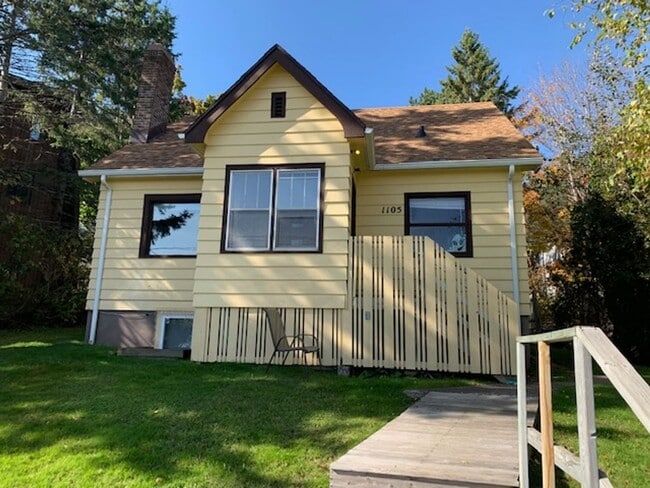 Building Photo - Duluth, MN - 4 bedroom - 2 bathroom