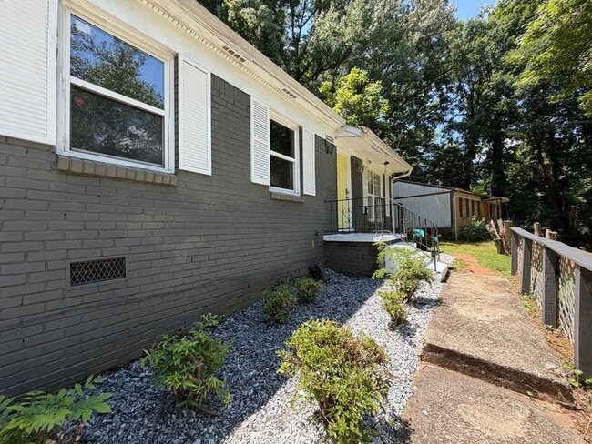 Photo - Cute House, Fenced Yard in in Thomasville Heights