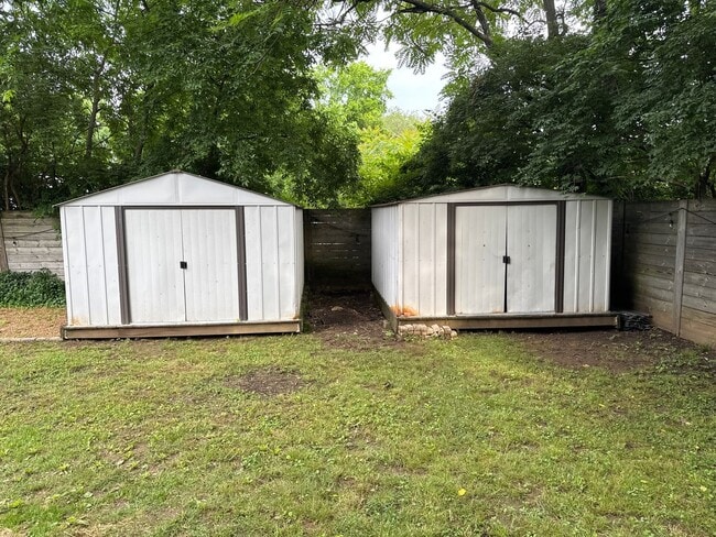 Photo - Charming Historic Cottage Near Downtown Nashville with Spacious Yard & Storage Buildings