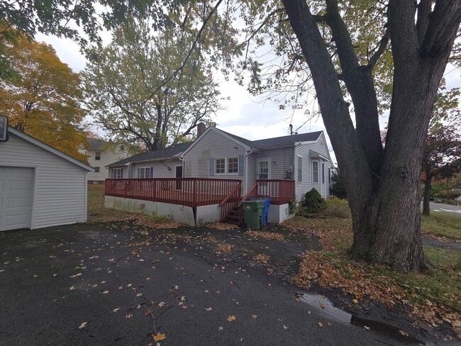 Photo - Spacious 5-Bedroom Home for Rent in Goshen...