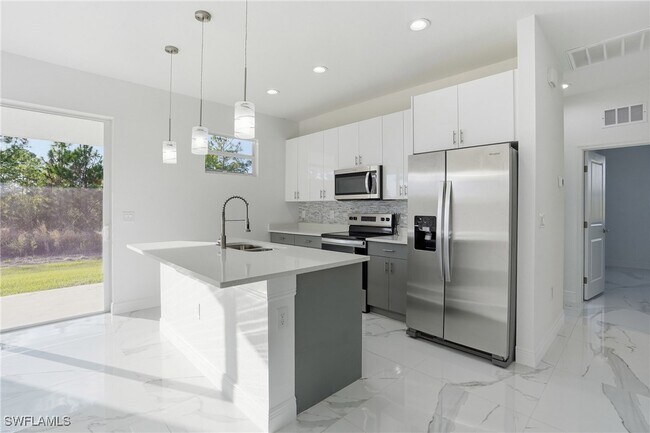 Photo - 406 Genoa Ave S