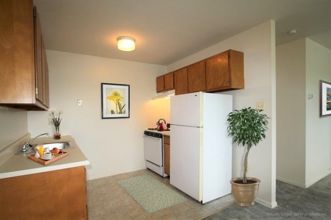 Photo - Madison Court Apartments