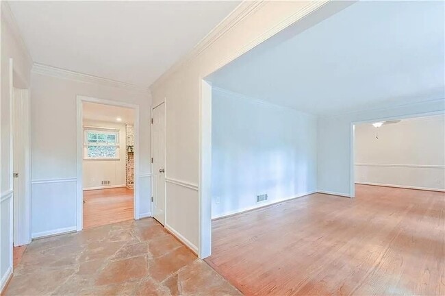 Photo - 260 River Valley Rd NW