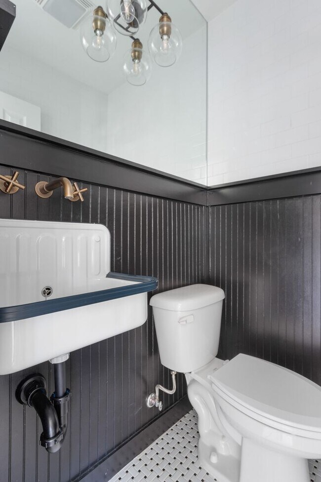 Photo - 124 Drake St